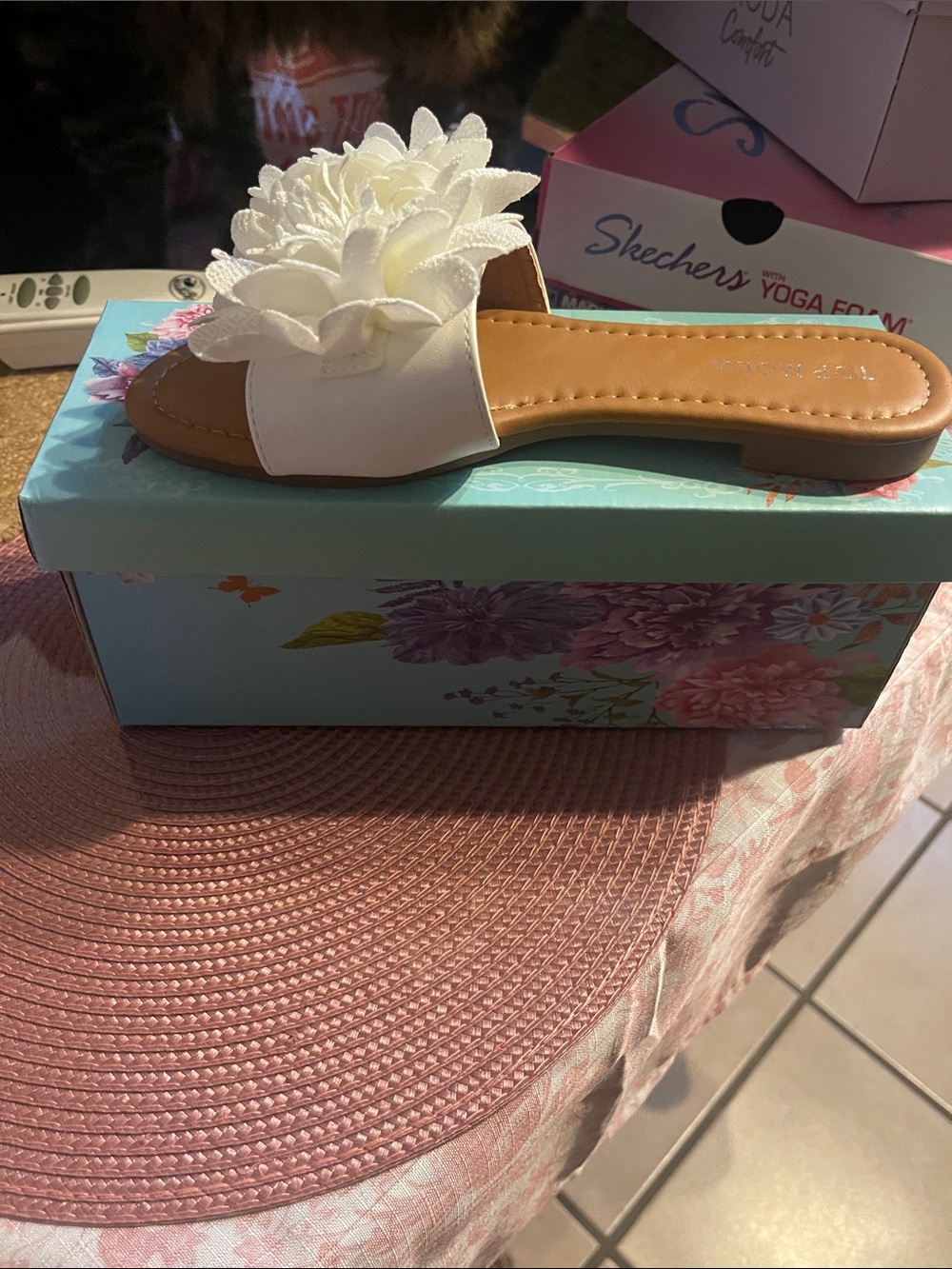 TOP Moda White Floral Slide Mule with Tan Footbed
